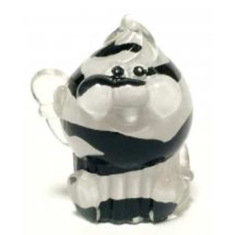 Muu islands paint: White x Black by Aya Takeuchi