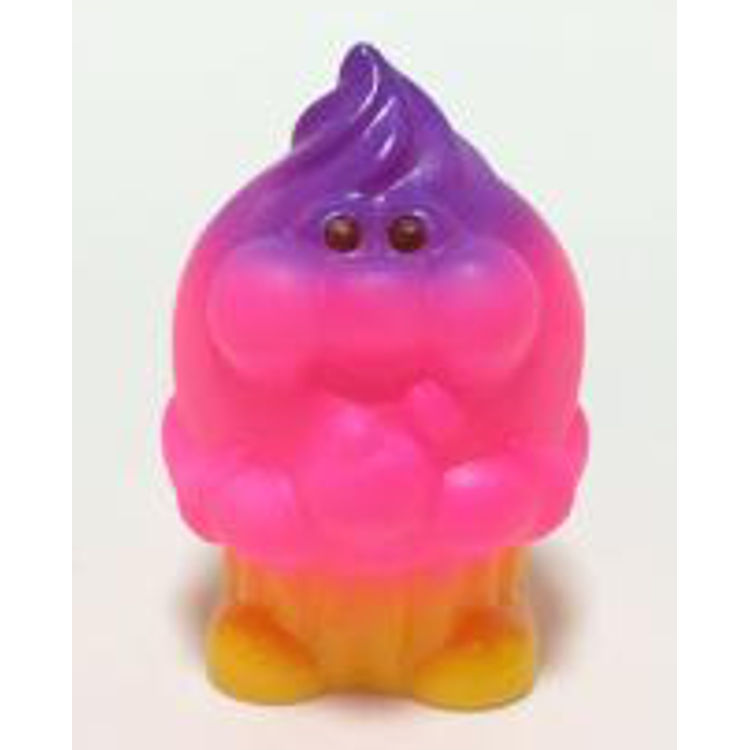 Muu gradation paint: Purple x Pink x Yellow by Aya Takeuchi