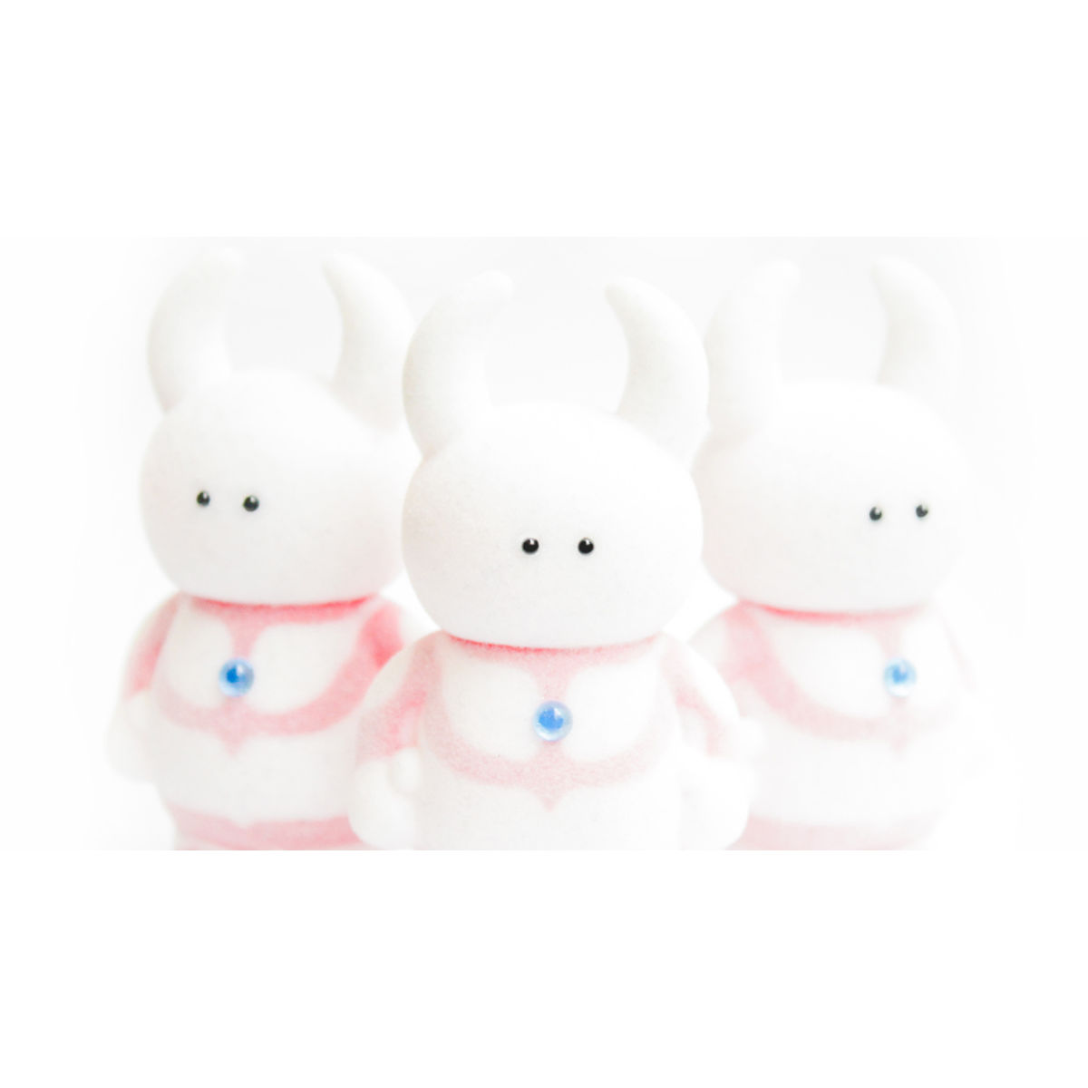 White Flocked Ultrauamou