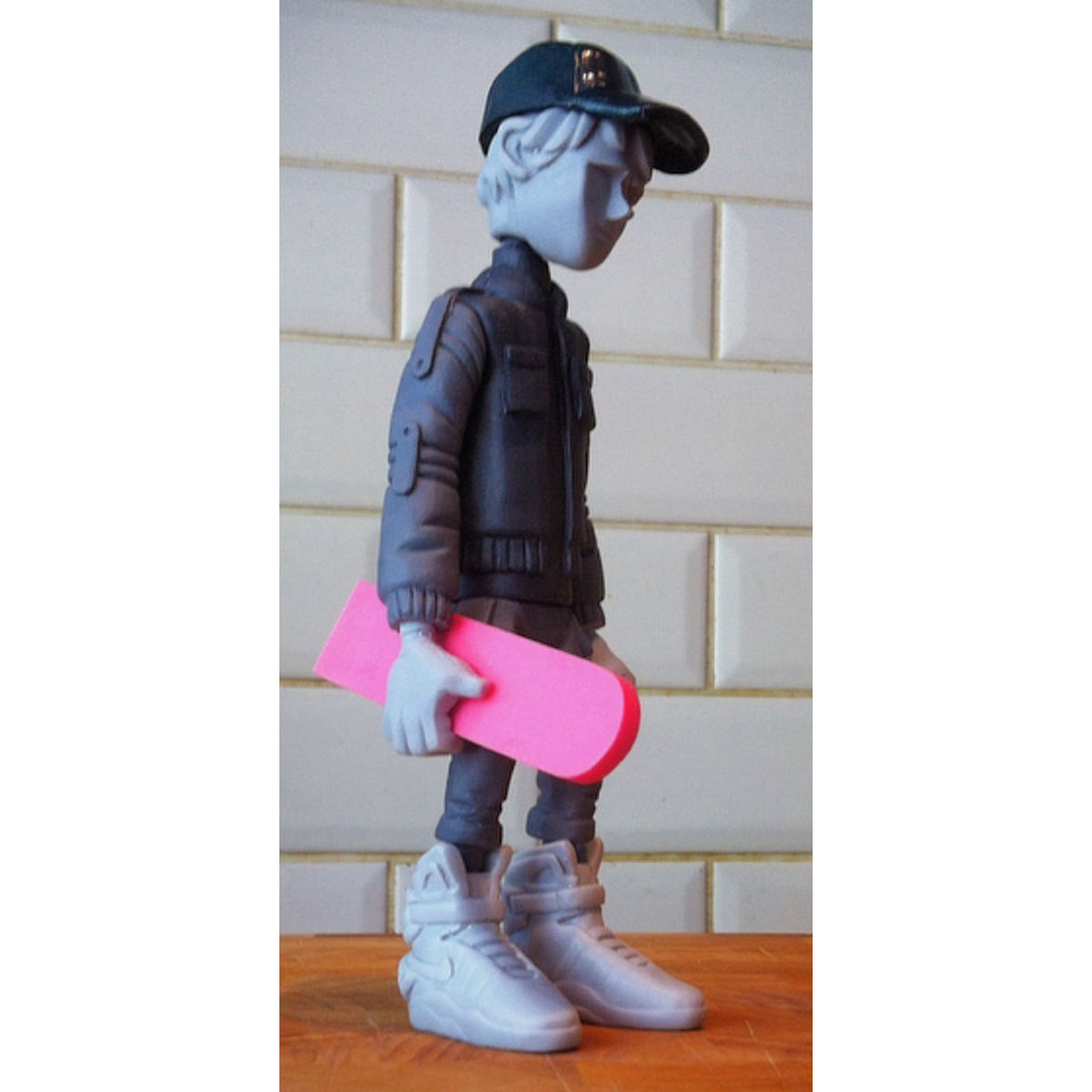 Mono McFly (Pink Hoverboard)