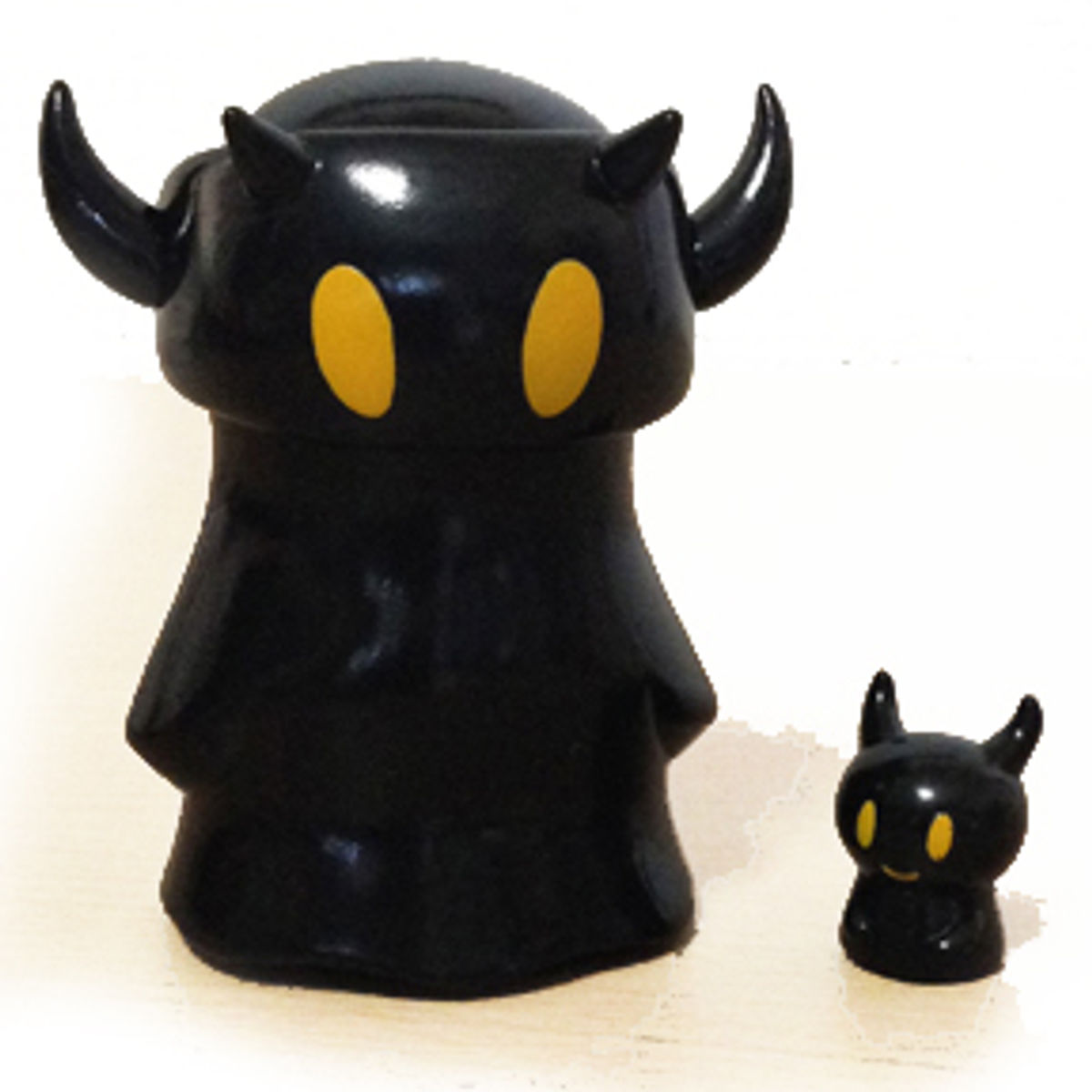 Tiu and Mirejuiyu / black