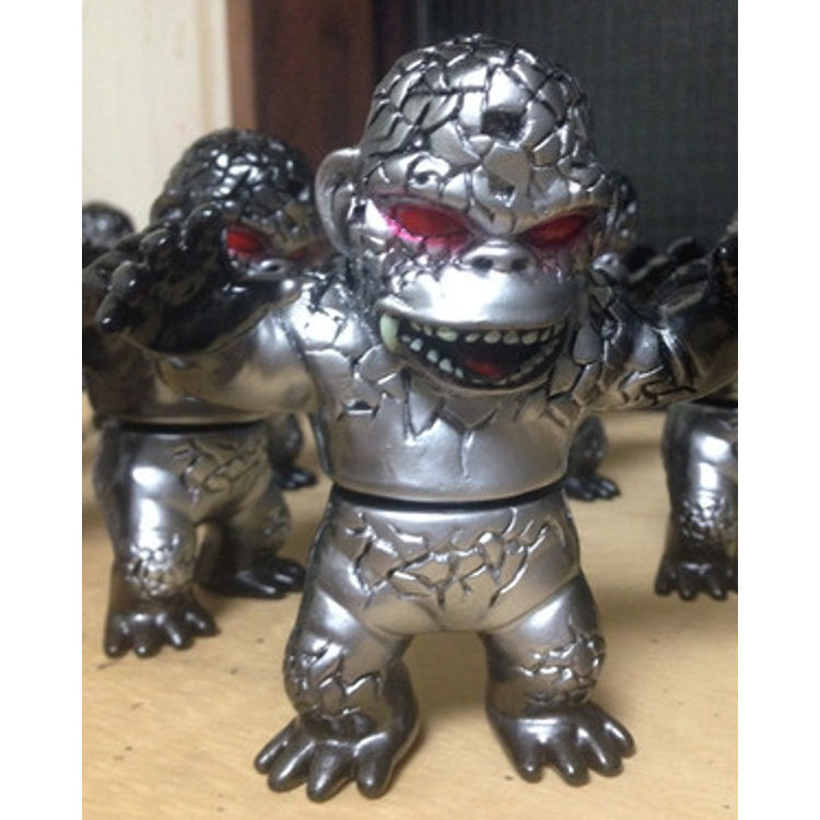 Hibino Kun - silver/red by Grody Shogun