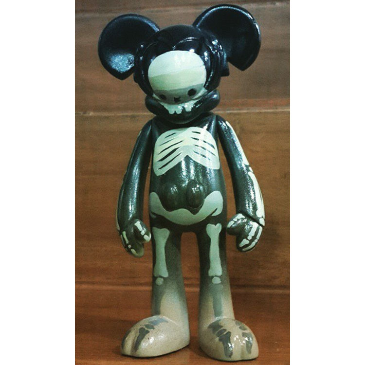 Mickiv custom by Clogtwo