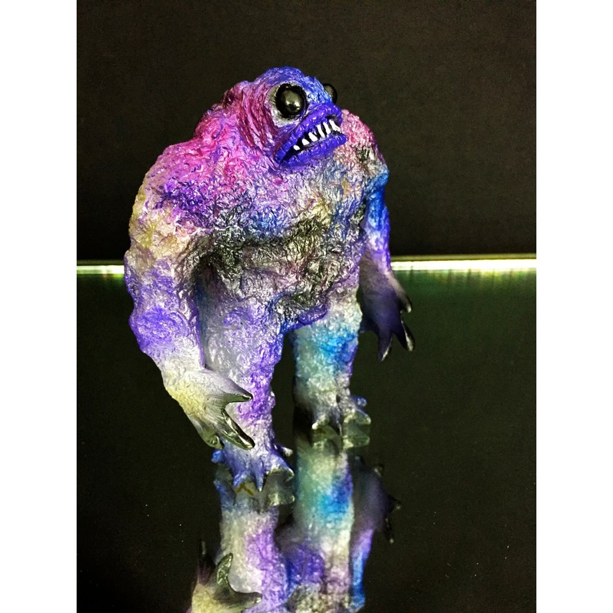 Glow in the dark Kaiju Rhaal (Multi Metallic spray)