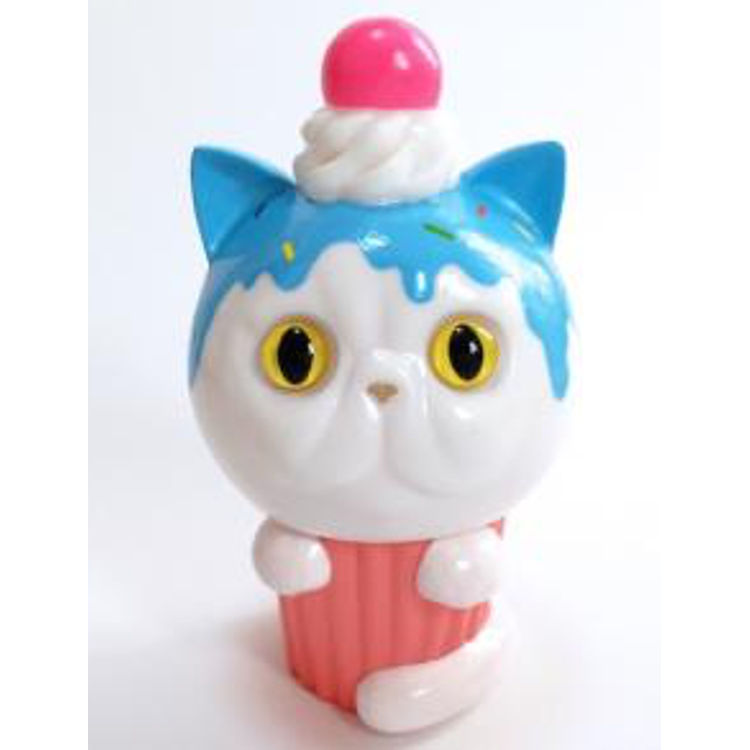 Exotic short hair cupcake: hand-painted chocolate spray / Blue by Aya Takeuchi