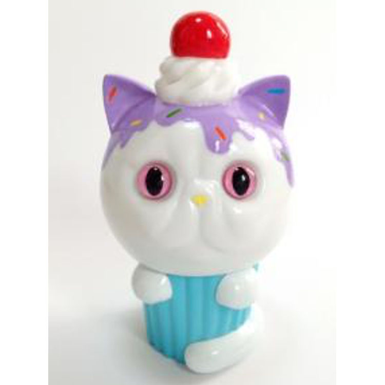 Exotic short hair cupcake: hand-painted chocolate spray / Purple by Aya Takeuchi