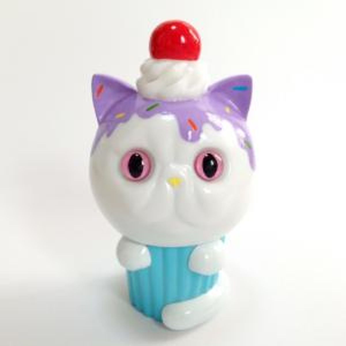 Exotic short hair cupcake: hand-painted chocolate spray / Purple