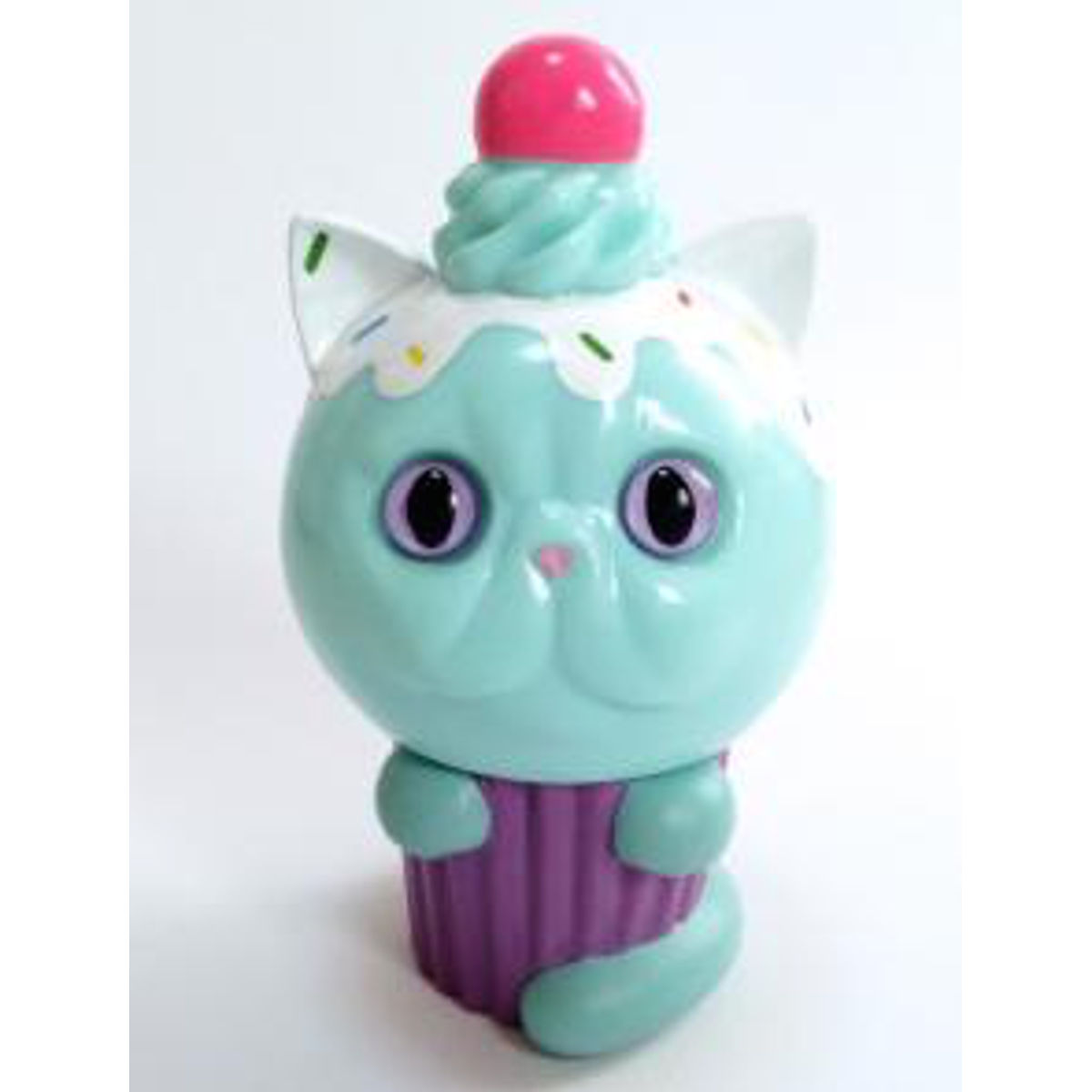 Exotic short hair cupcake: hand-painted chocolate spray / White