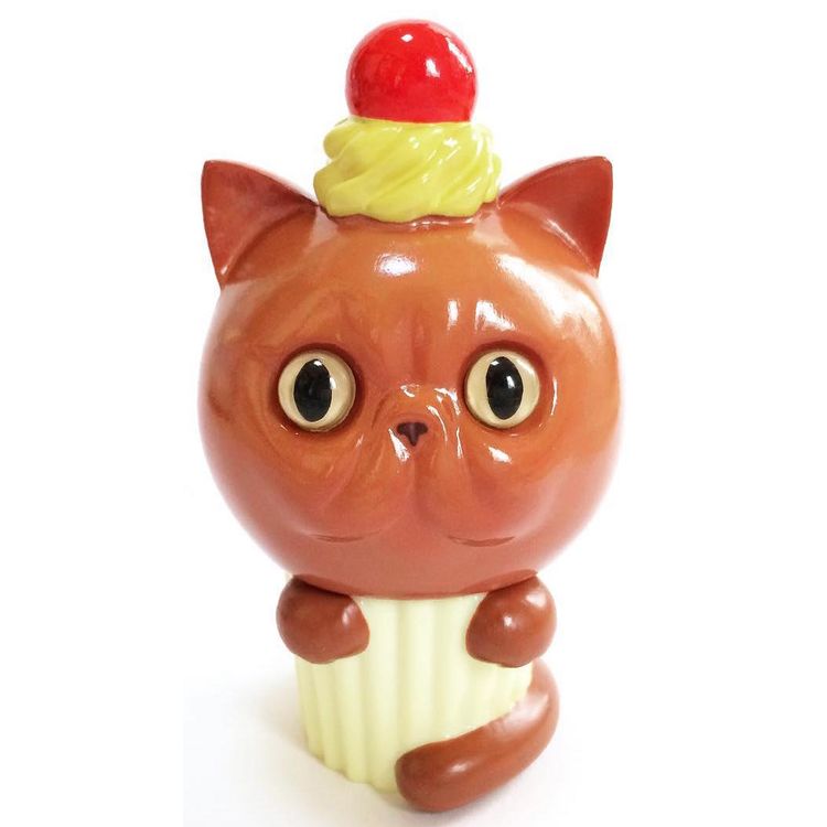 Exotic short hair cup cake: chocolate by Aya Takeuchi