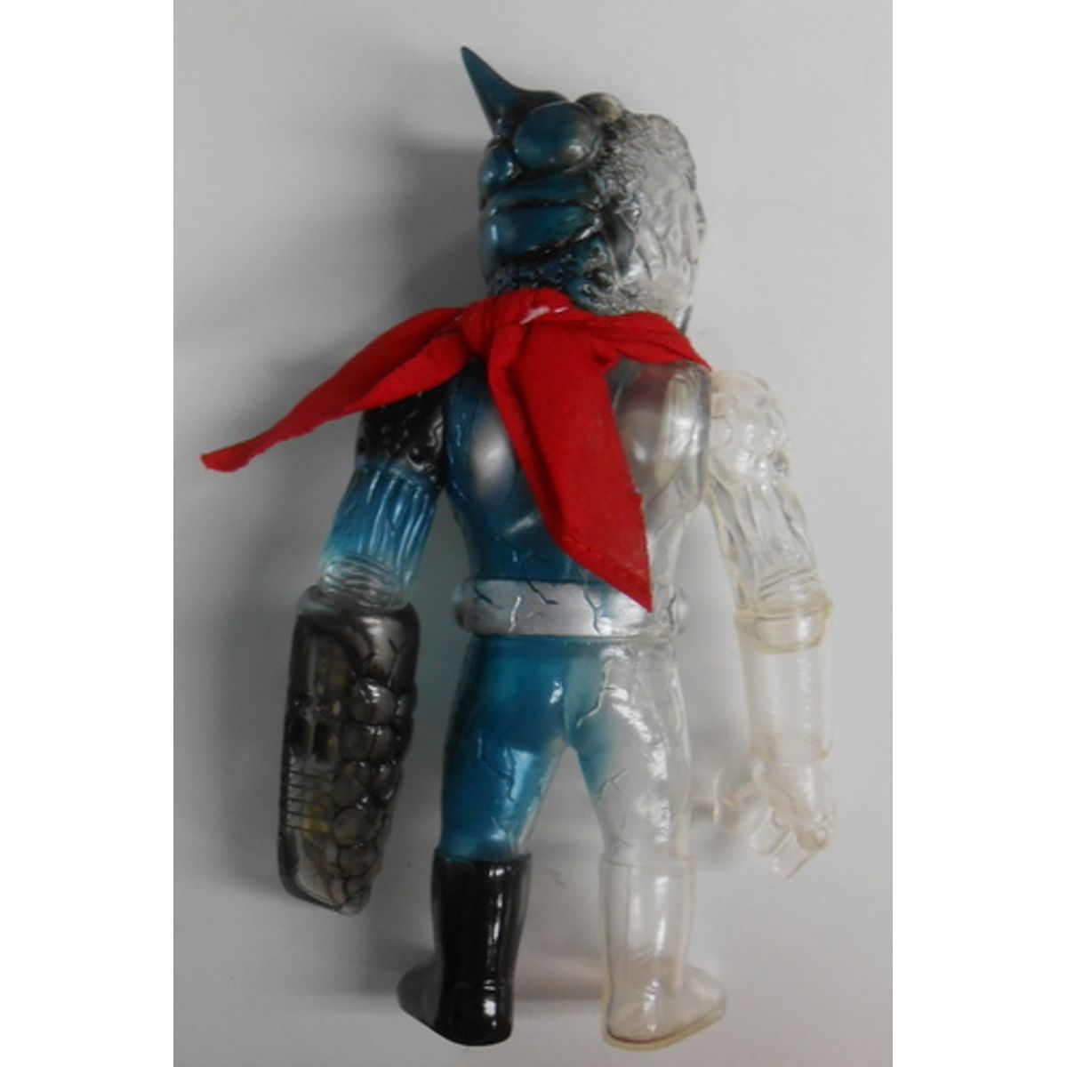 Kaosuman No. 1 Chaos blade (clear molded / meta-blue half / red scarf)