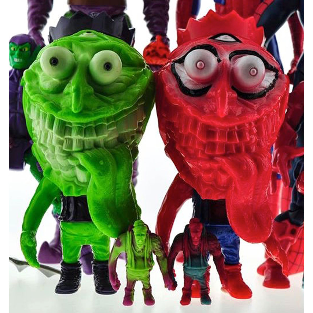 Zinewolf [Showdown] Two fullsize vinyl and two keshi figures; w/ 20-page zine.