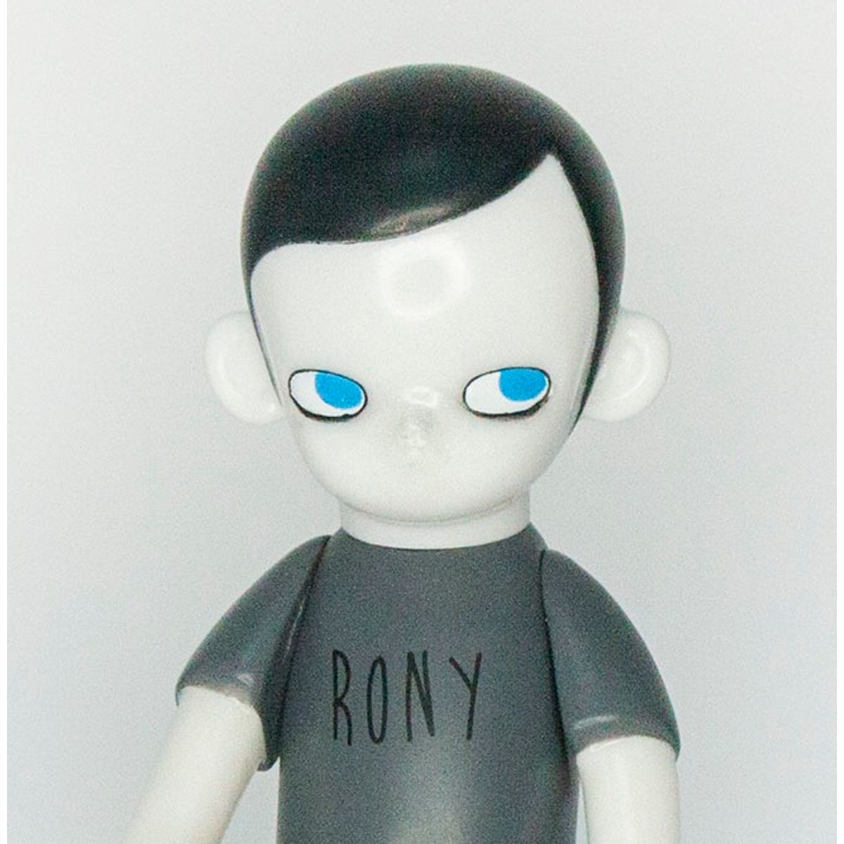 RONY VINYL FIGURE - grey