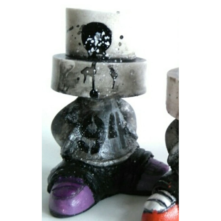 94 VANDALFACE RESIN SPRAY PAINT GRAFFITI ART OBJECT - purple by Hoakser