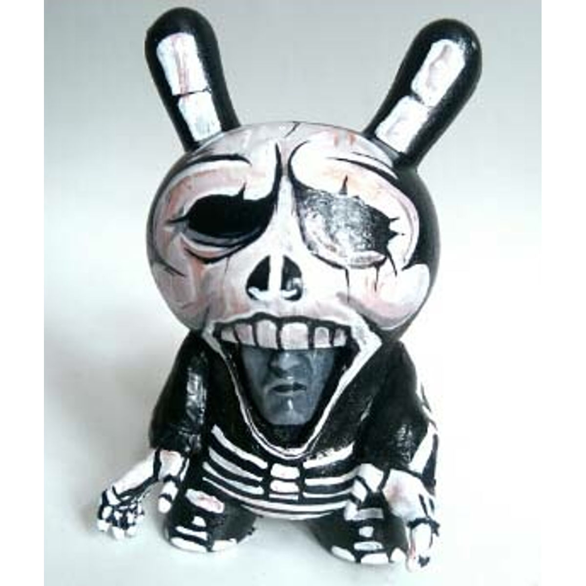 CANDY GRABBER SKELETON DUNNY STYLE MASH UP RESIN SCULPTS