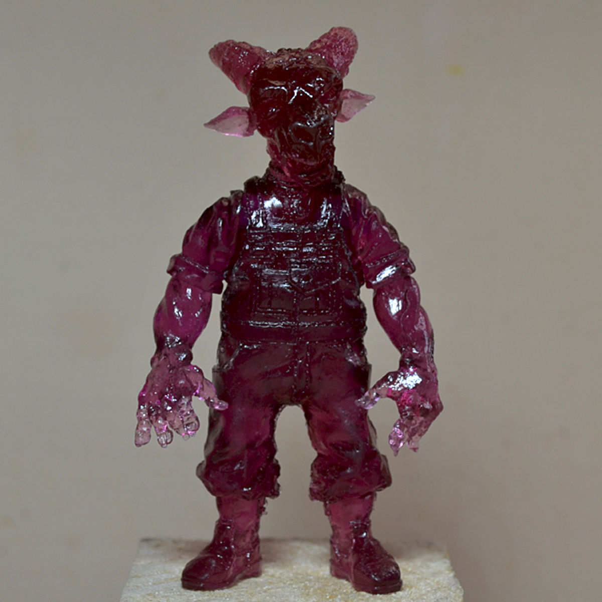 Wilbur (clear magenta)