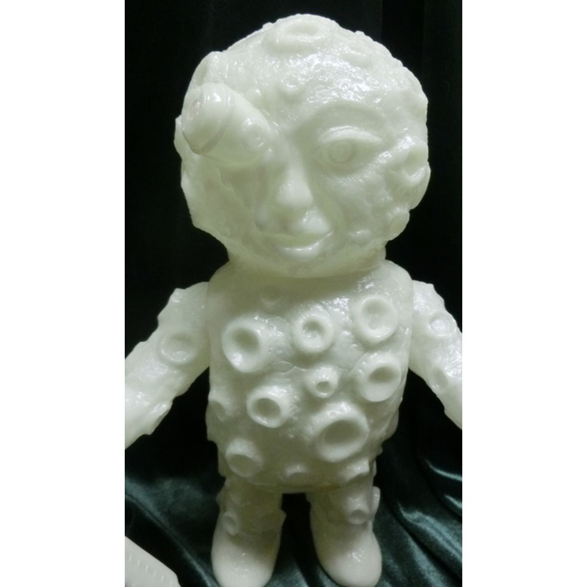 Long Neck planetary Majin MOON Luminous / unpainted