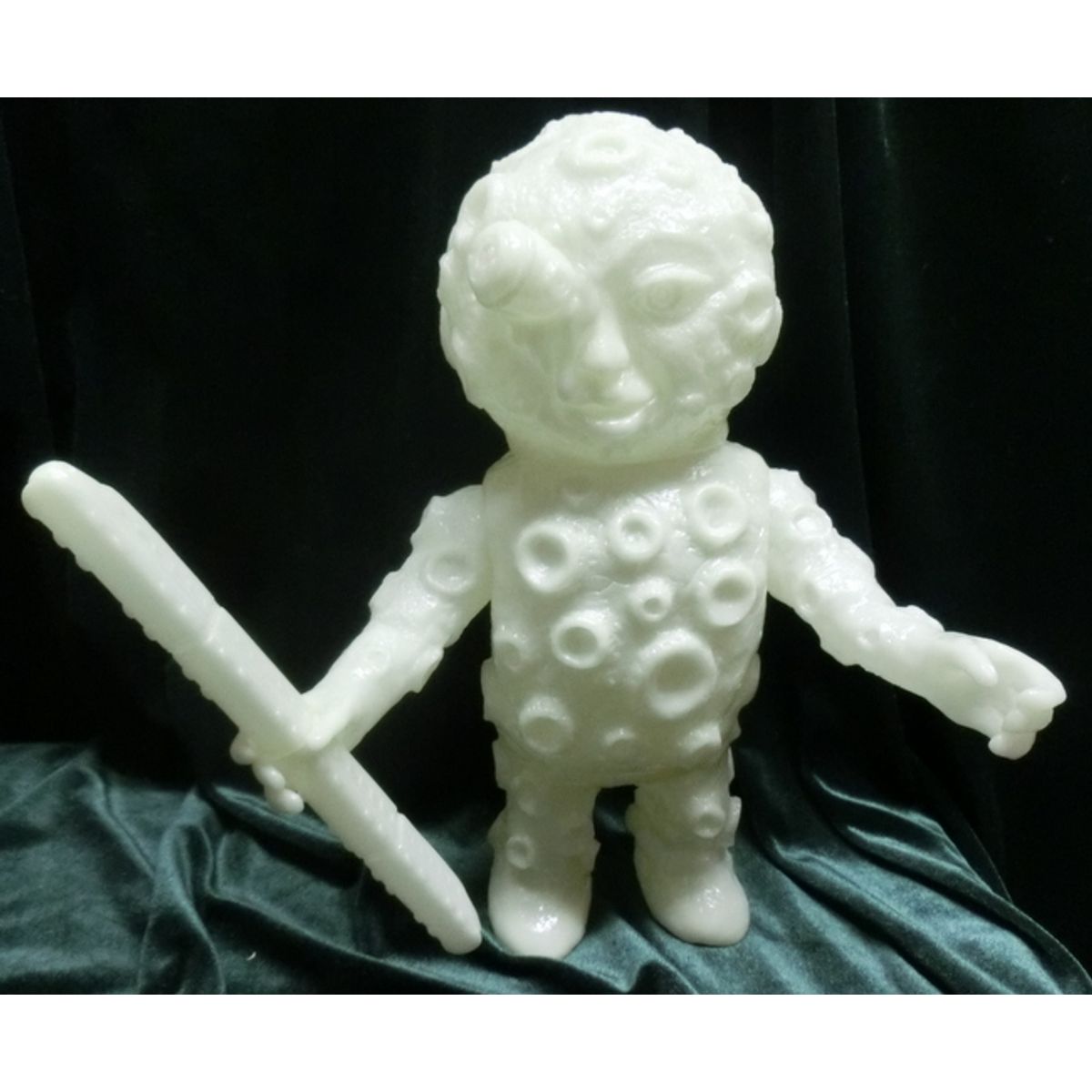 Long Neck planetary Majin MOON Luminous / unpainted