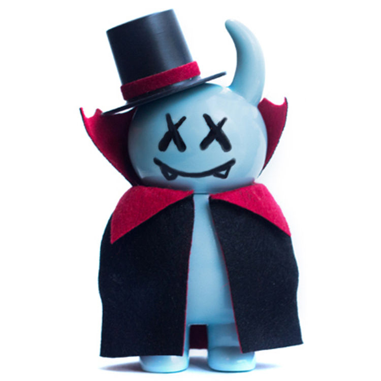 Delayed Brain "Dracula Uamou" - Pale Blue GID by Uamou (Ayako Takagi)