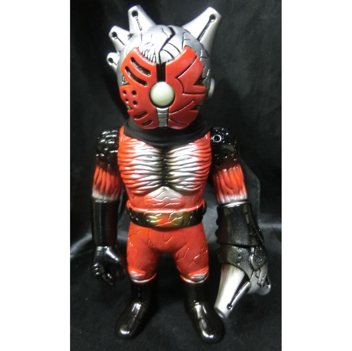 Chaos Man Six ( black molding / silver / meta red paint / eyes phosphorescent )