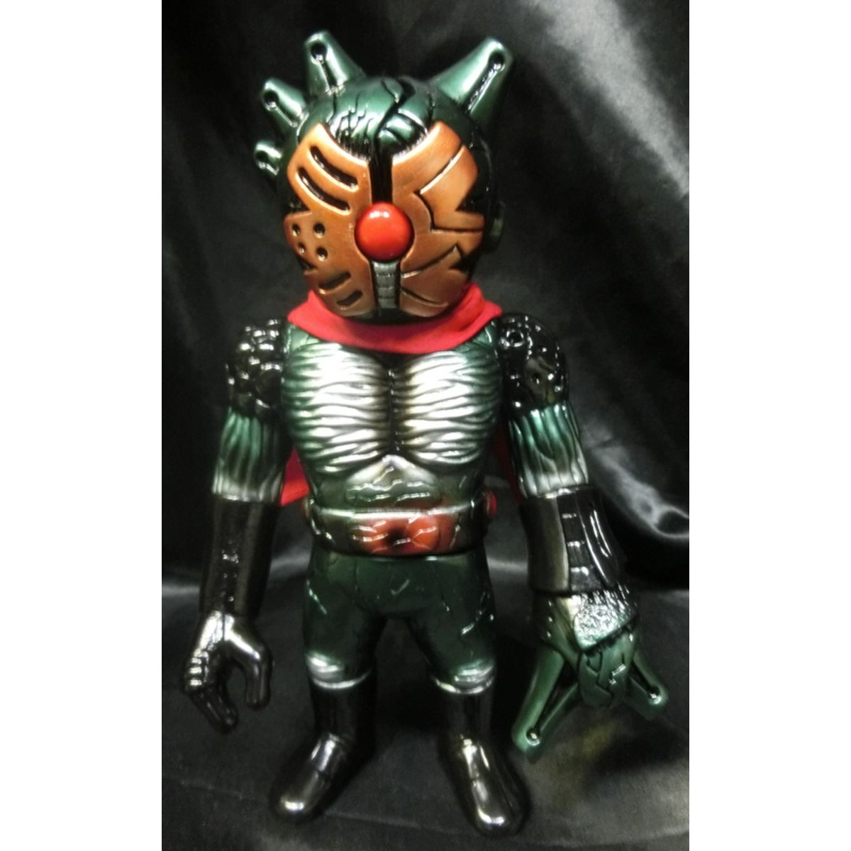 Chaos Man Six ( black molding / Metamidori / copper color / red / red scarf )