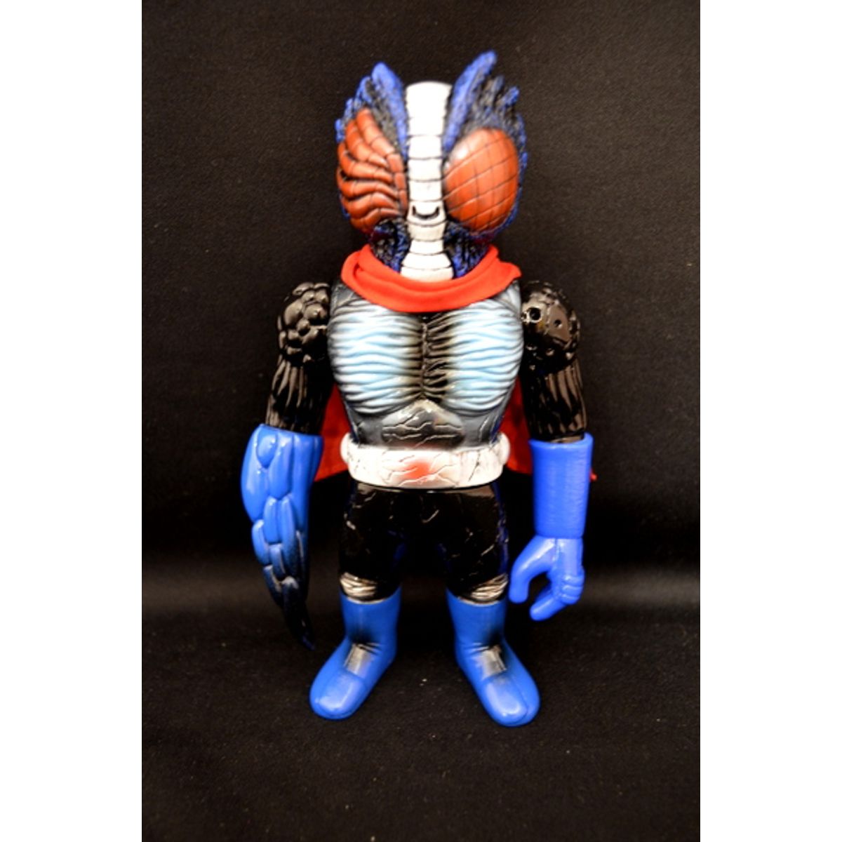 chaos man 2 No. (black molding / blue paint / red scarf / bloodshot eyes)