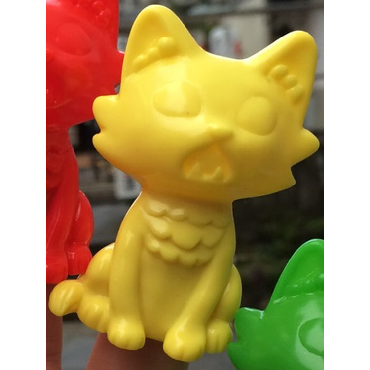 Baby Wananeko - yellow by Stickup Monsters (Javier Jiménez)