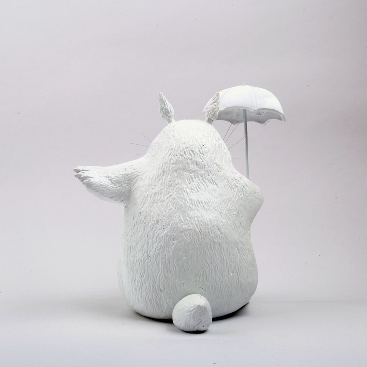 MY NEIGHBOR KILAS FIGURINE PORCELAIN (TOTORO)