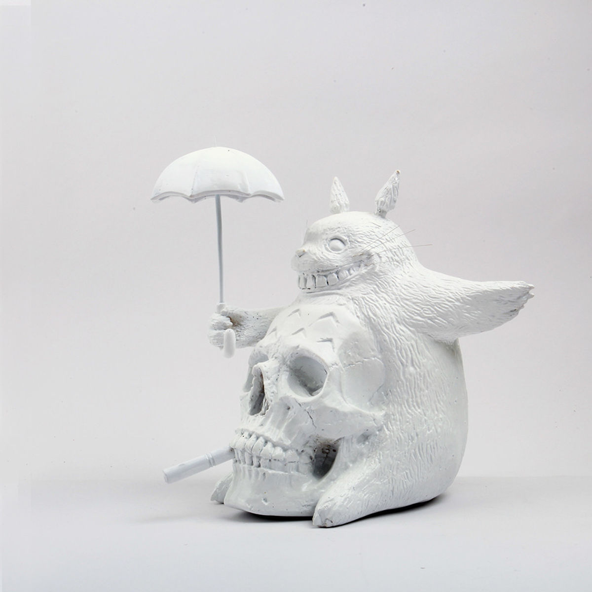 MY NEIGHBOR KILAS FIGURINE PORCELAIN (TOTORO)