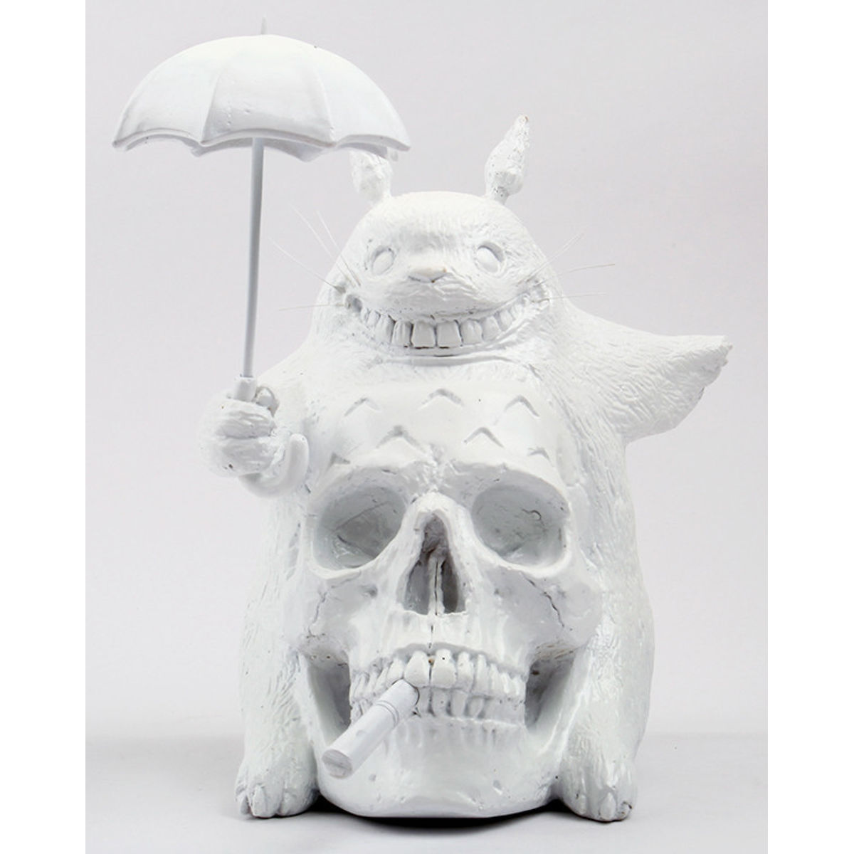 MY NEIGHBOR KILAS FIGURINE PORCELAIN (TOTORO)