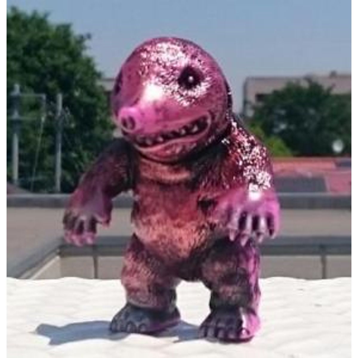 Mogudon ( モグドン ) fuchsia