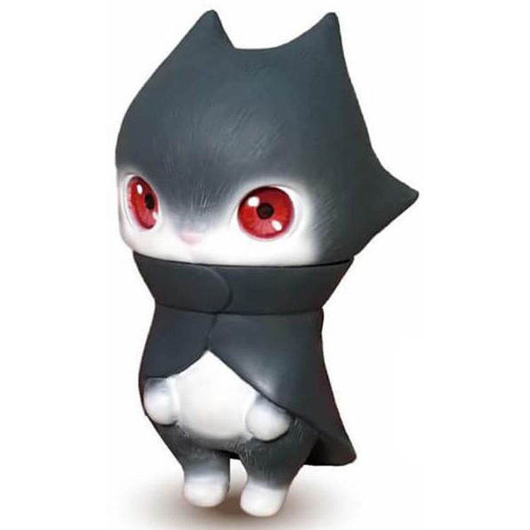 Red Eyes Cape Cat Camn (DCon '19) by Ryo Taniguchi