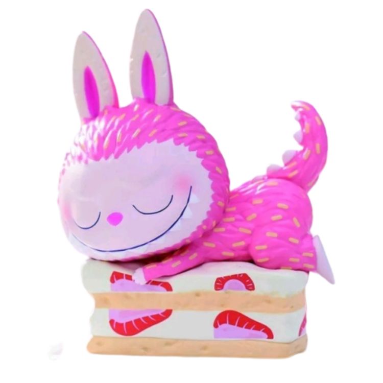 Strawberry fraisier cake by Kasing Lung