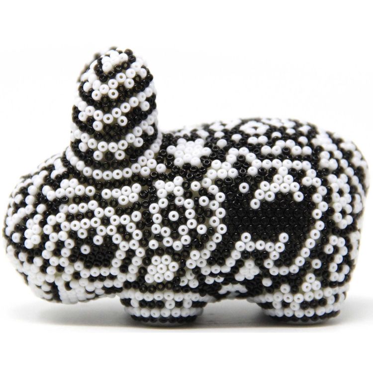 2.5 Beaded Labbit by Arte Marakame