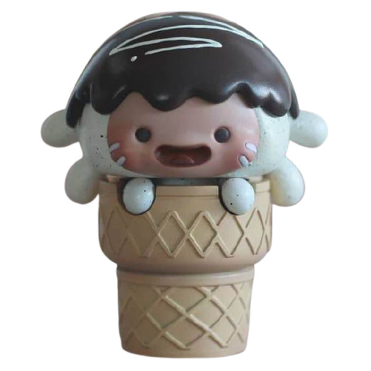 Cookie and Cream Bakumbaa by Bakumbaa (Danai Seneesaowaluk)