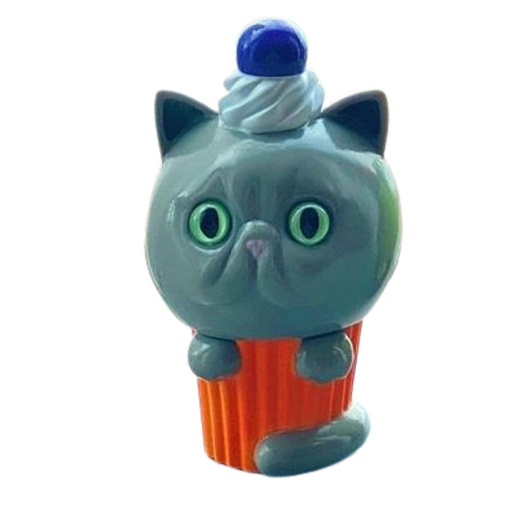 Teal Cupcake Cat by Aya Takeuchi