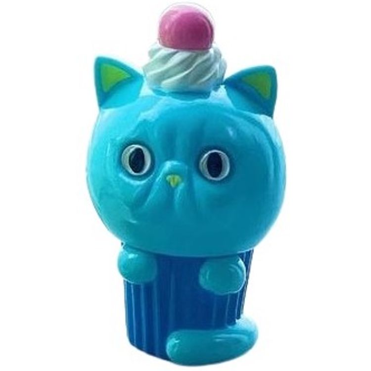 Blue Cupcake Cat by Aya Takeuchi