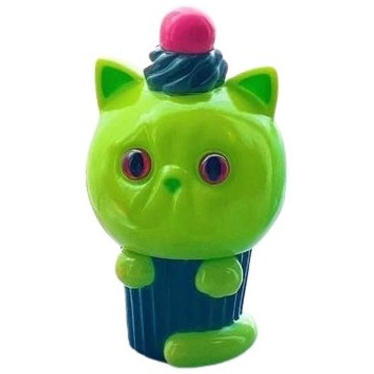 Mint Cupcake Cat by Aya Takeuchi