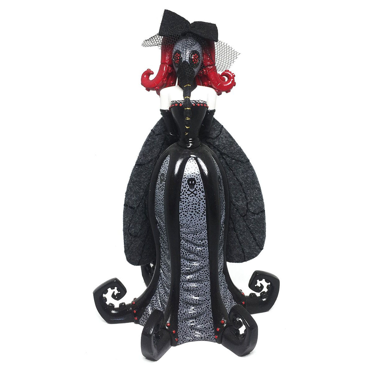 Bella DeLaMere - dagger wielding black