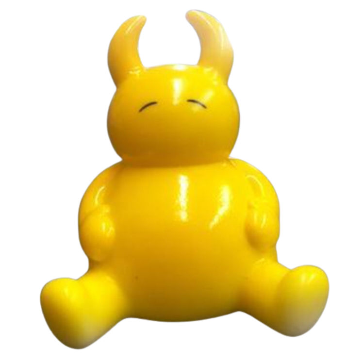 Sitting Uamou - yellow by Uamou (Ayako Takagi)