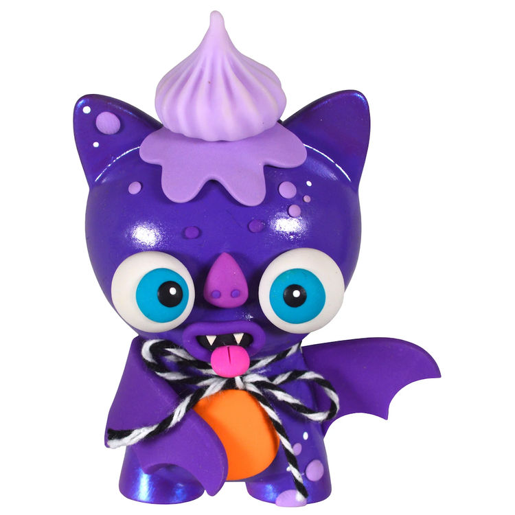 Meringue Kiss Bat by Little Lazies (Leah Williams)