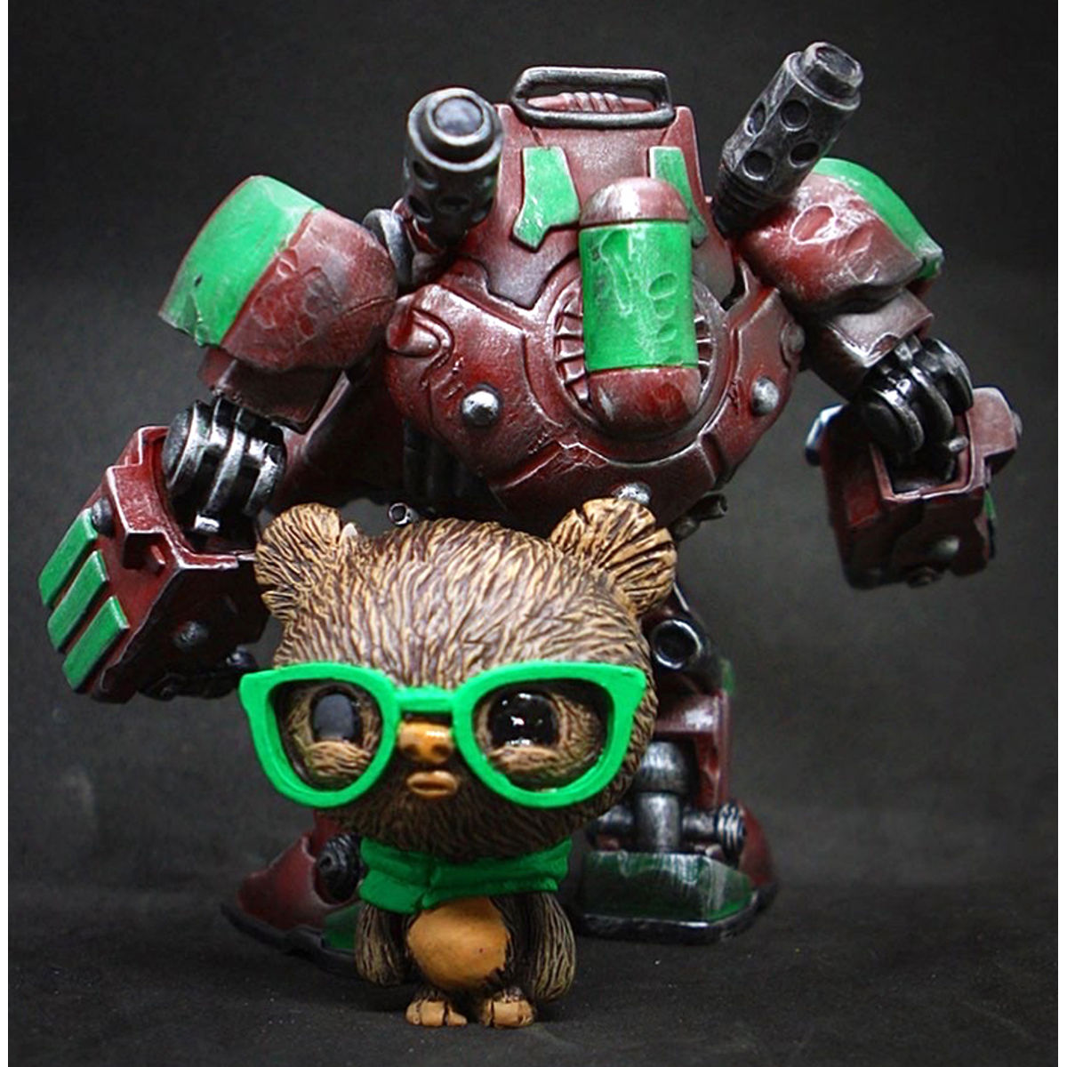 Geekwok Mech Suit Green Red