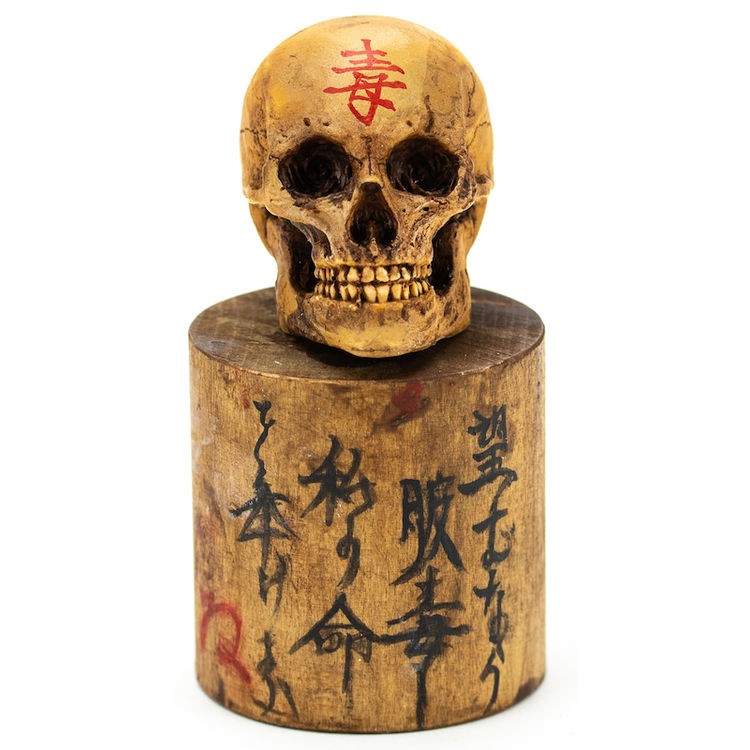 Desktop skull – Doku (poison) by Tokyo Jesus