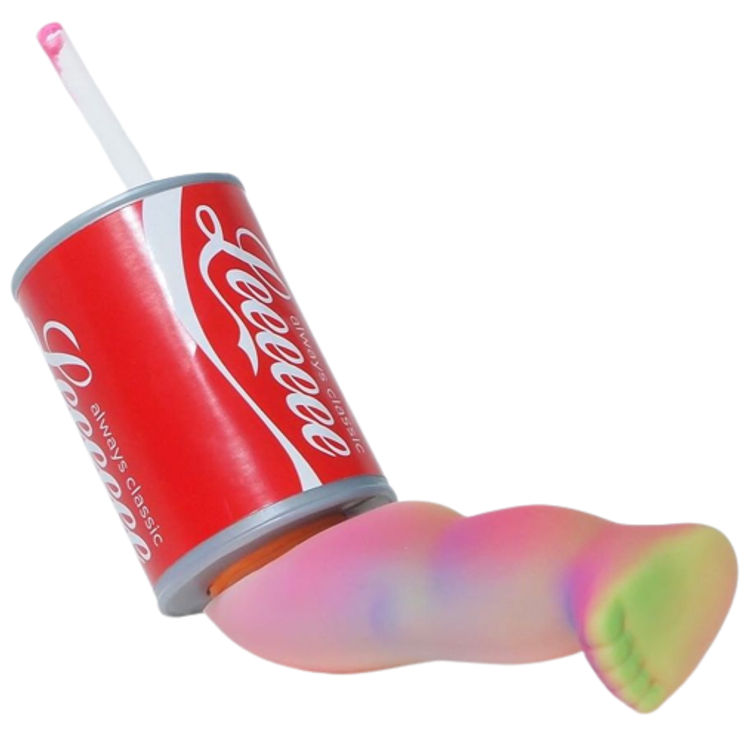 Cola Baby by LeeeeeeToy