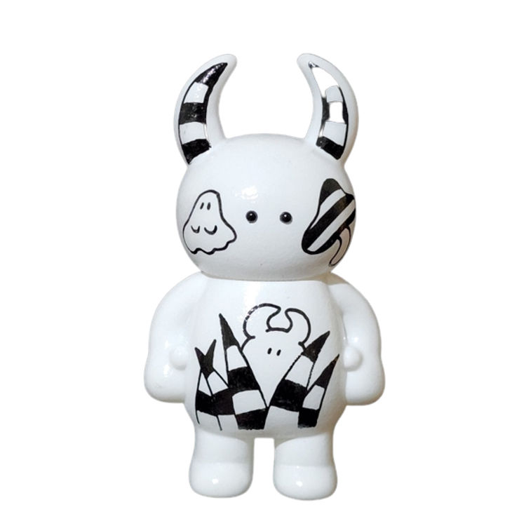White Picture Book Uamou by Uamou (Ayako Takagi)
