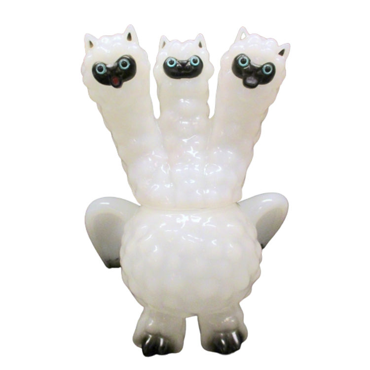 Milky White King Pacara by Art Junkie (Shinichiro AJ Kato)