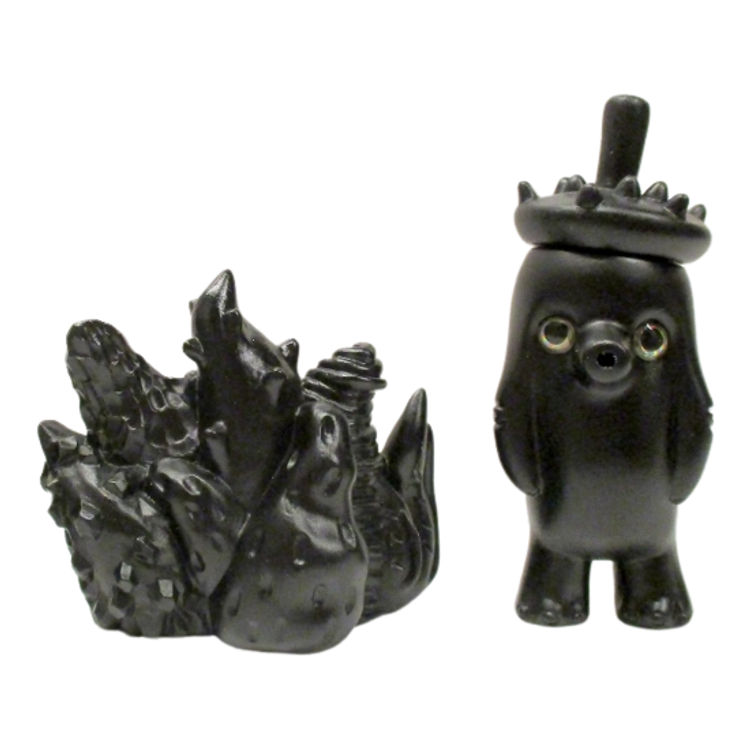 Black Hyururi and Strange Plants by Hatsutorin Studio