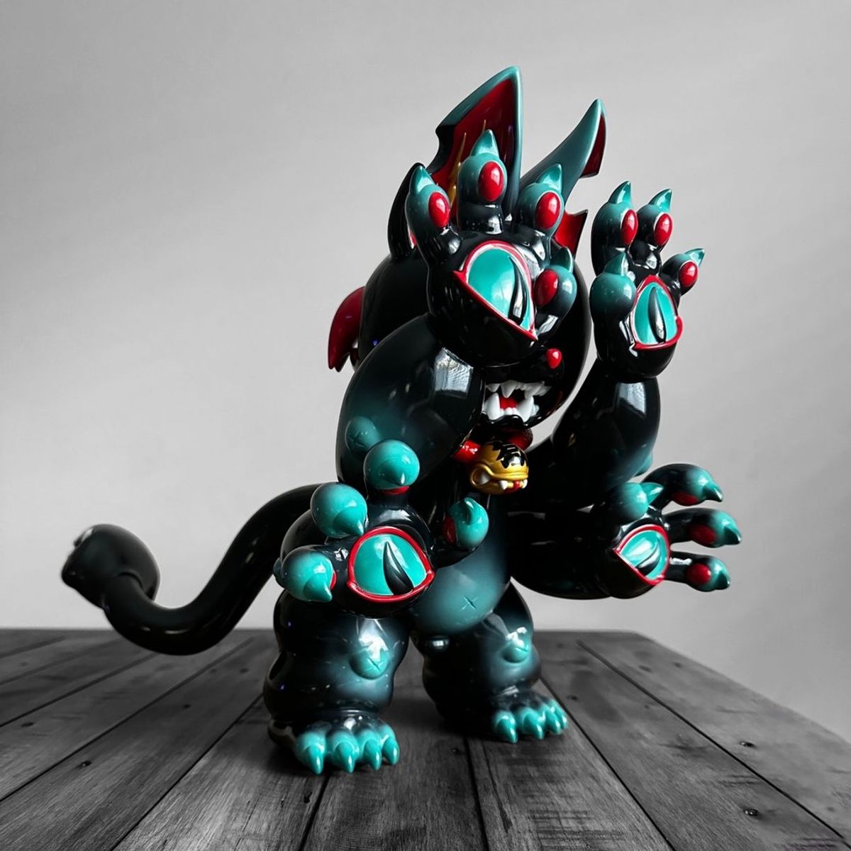 DAINIGIRUJIN Black (Plus Size)