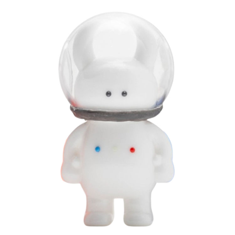 White Astronaut Uamou by Uamou (Ayako Takagi)