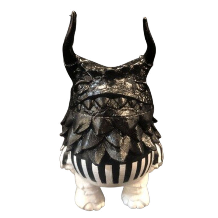 Black White Pogola by Dan (Dan Kaiju)
