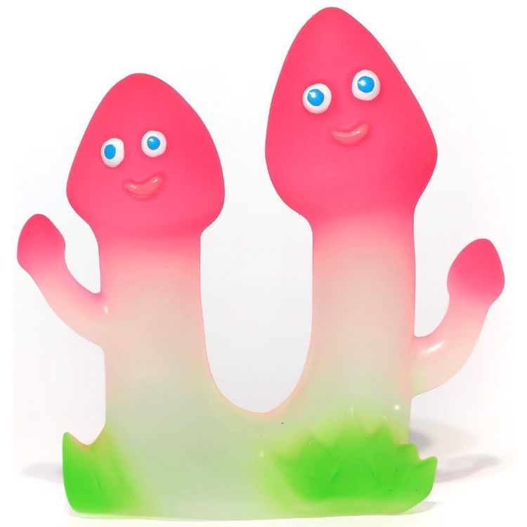GID Strawberry Magic Shroom by LeeeeeeToy
